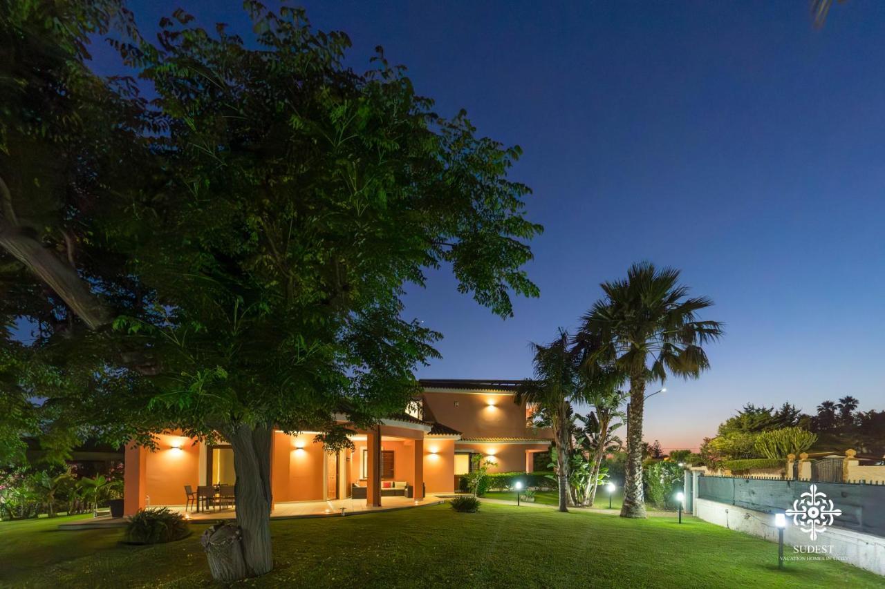 Villa Seaside - Beach Retreat With Jacuzzi Syracuse Екстер'єр фото