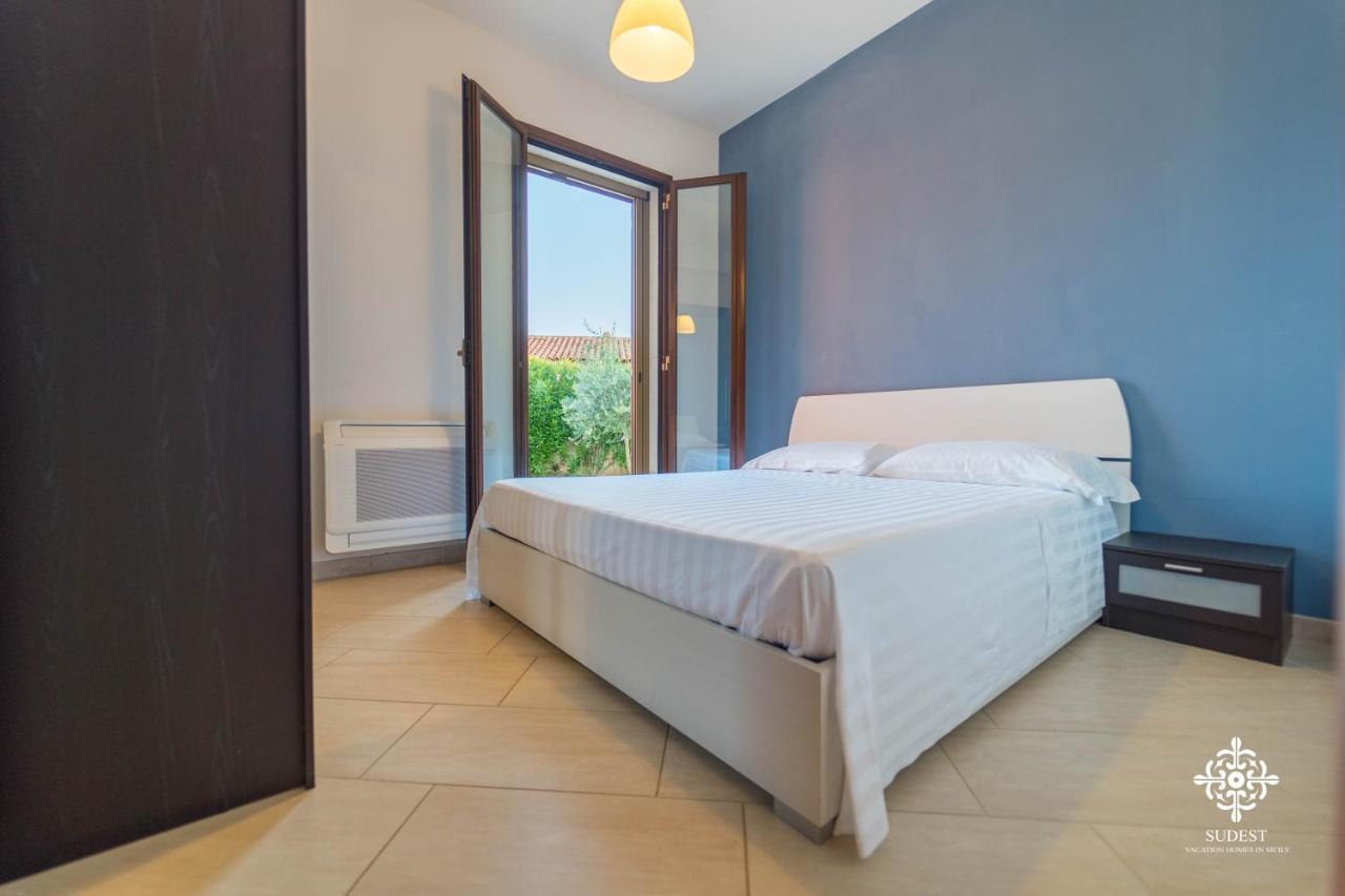 Villa Seaside - Beach Retreat With Jacuzzi Syracuse Екстер'єр фото