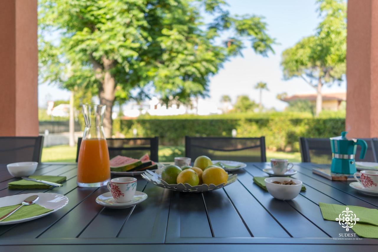 Villa Seaside - Beach Retreat With Jacuzzi Syracuse Екстер'єр фото