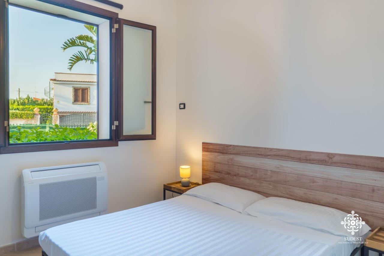 Villa Seaside - Beach Retreat With Jacuzzi Syracuse Екстер'єр фото