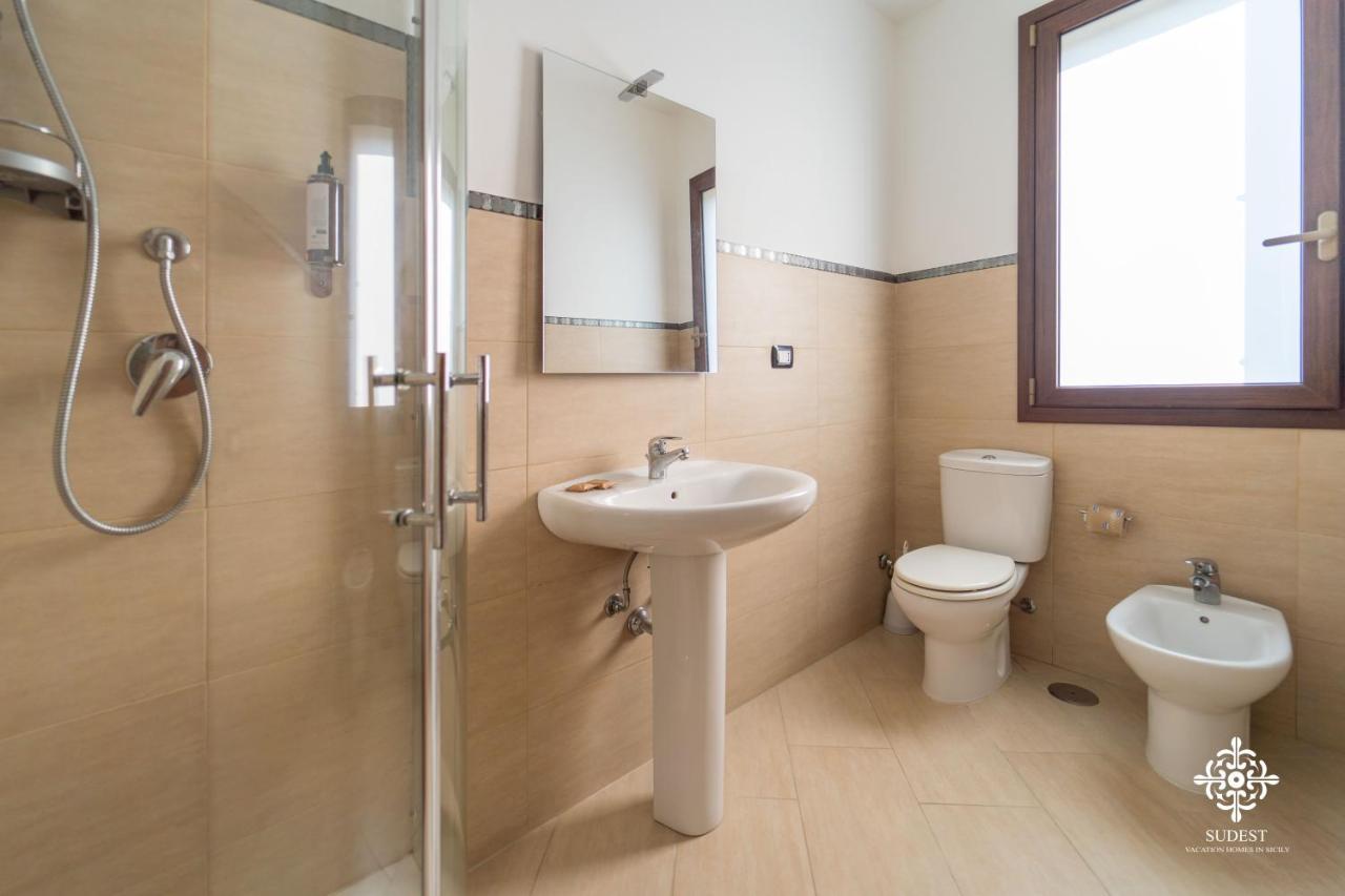 Villa Seaside - Beach Retreat With Jacuzzi Syracuse Екстер'єр фото