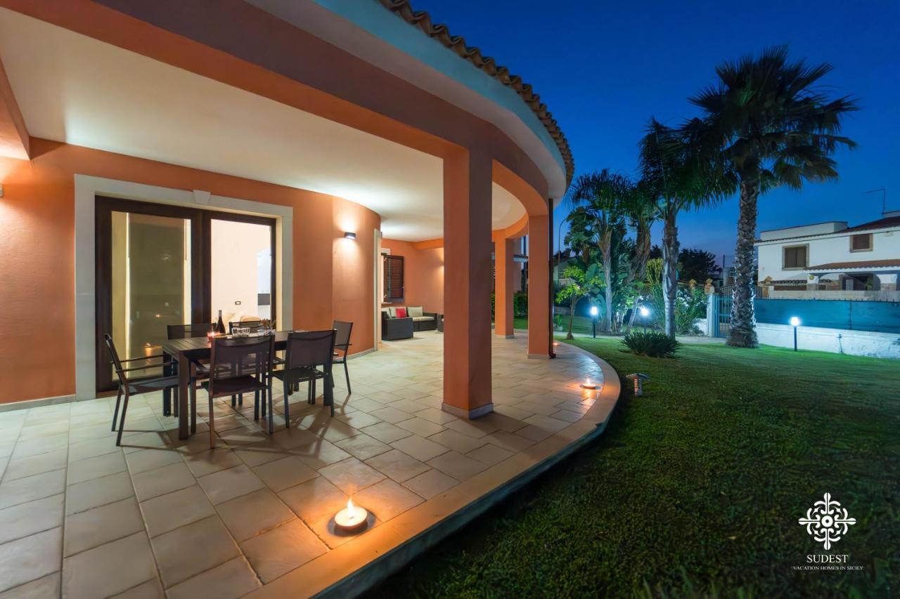 Villa Seaside - Beach Retreat With Jacuzzi Syracuse Екстер'єр фото