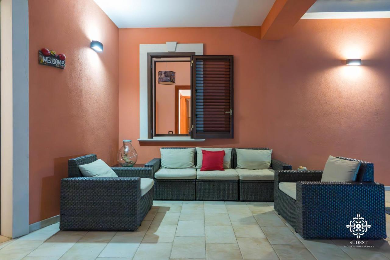 Villa Seaside - Beach Retreat With Jacuzzi Syracuse Екстер'єр фото