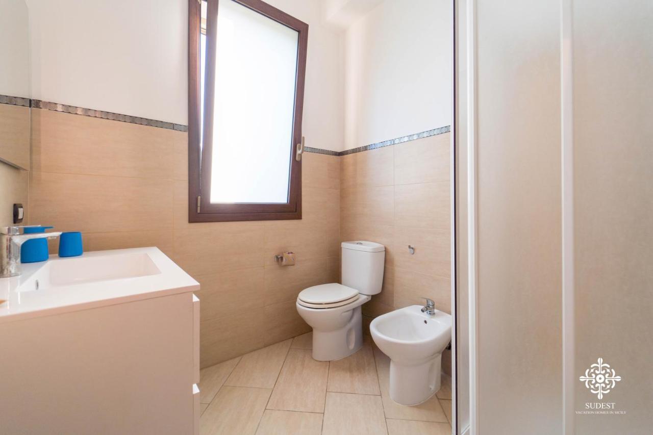 Villa Seaside - Beach Retreat With Jacuzzi Syracuse Екстер'єр фото