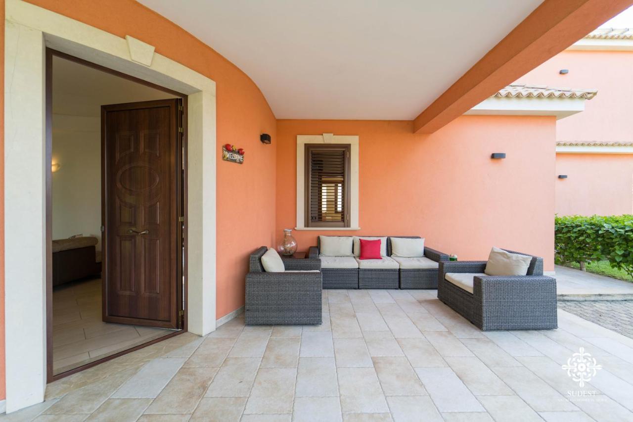 Villa Seaside - Beach Retreat With Jacuzzi Syracuse Екстер'єр фото