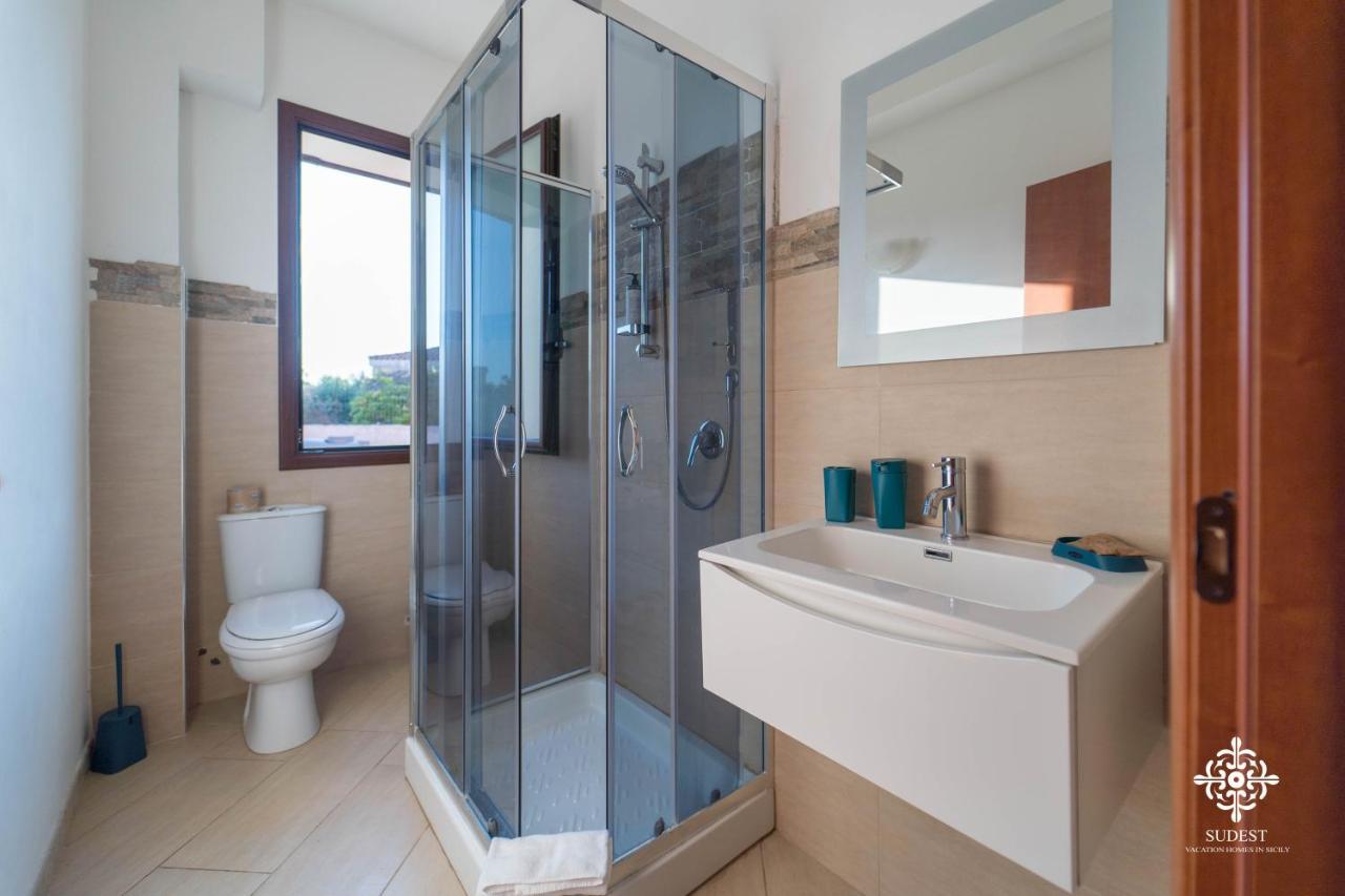 Villa Seaside - Beach Retreat With Jacuzzi Syracuse Екстер'єр фото