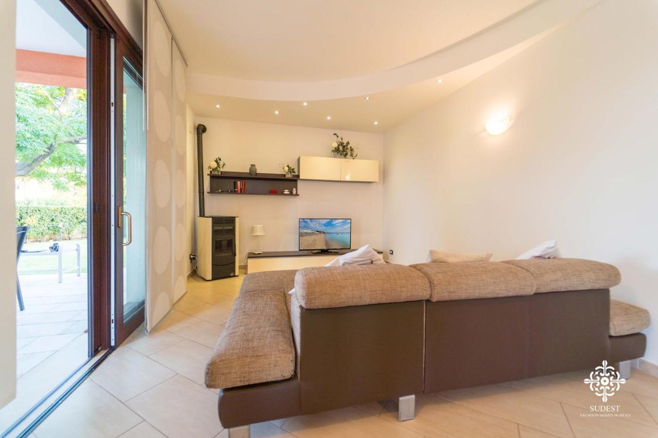 Villa Seaside - Beach Retreat With Jacuzzi Syracuse Екстер'єр фото