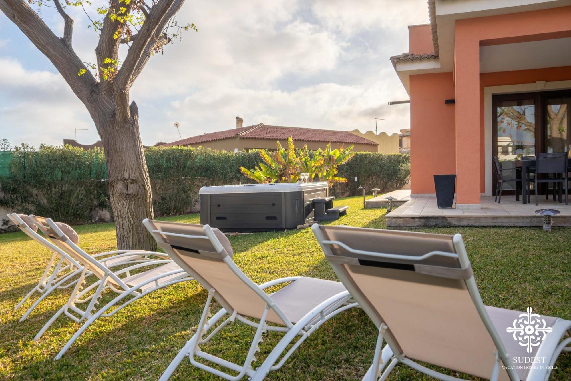 Villa Seaside - Beach Retreat With Jacuzzi Syracuse Екстер'єр фото
