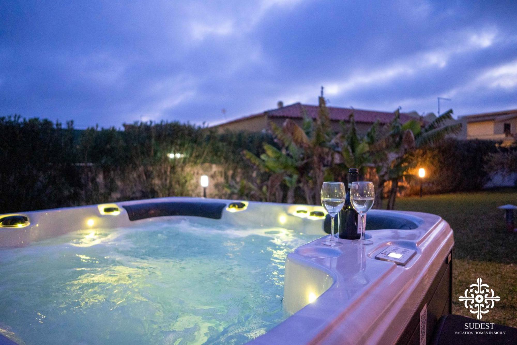 Villa Seaside - Beach Retreat With Jacuzzi Syracuse Екстер'єр фото