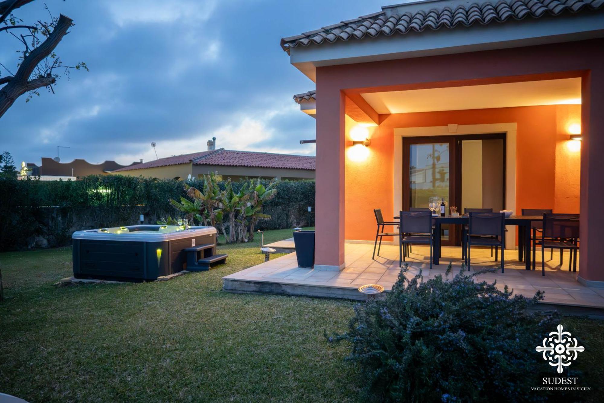 Villa Seaside - Beach Retreat With Jacuzzi Syracuse Екстер'єр фото